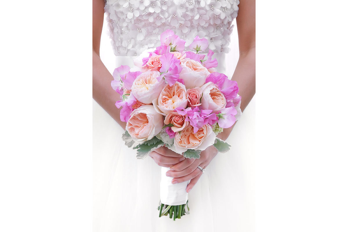 pink bouquet wedding photo