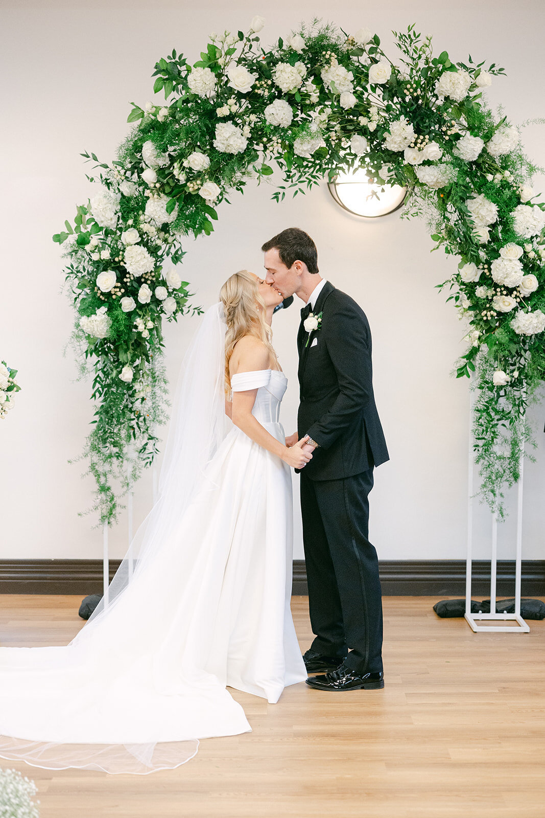 first kiss shot by Philadelphia photographer.