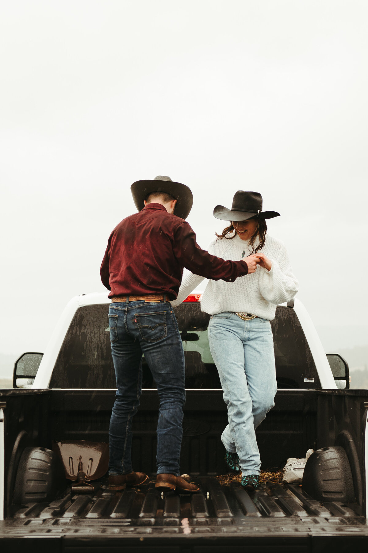 presley-gray-photo-montana-western-style-engagement-3936