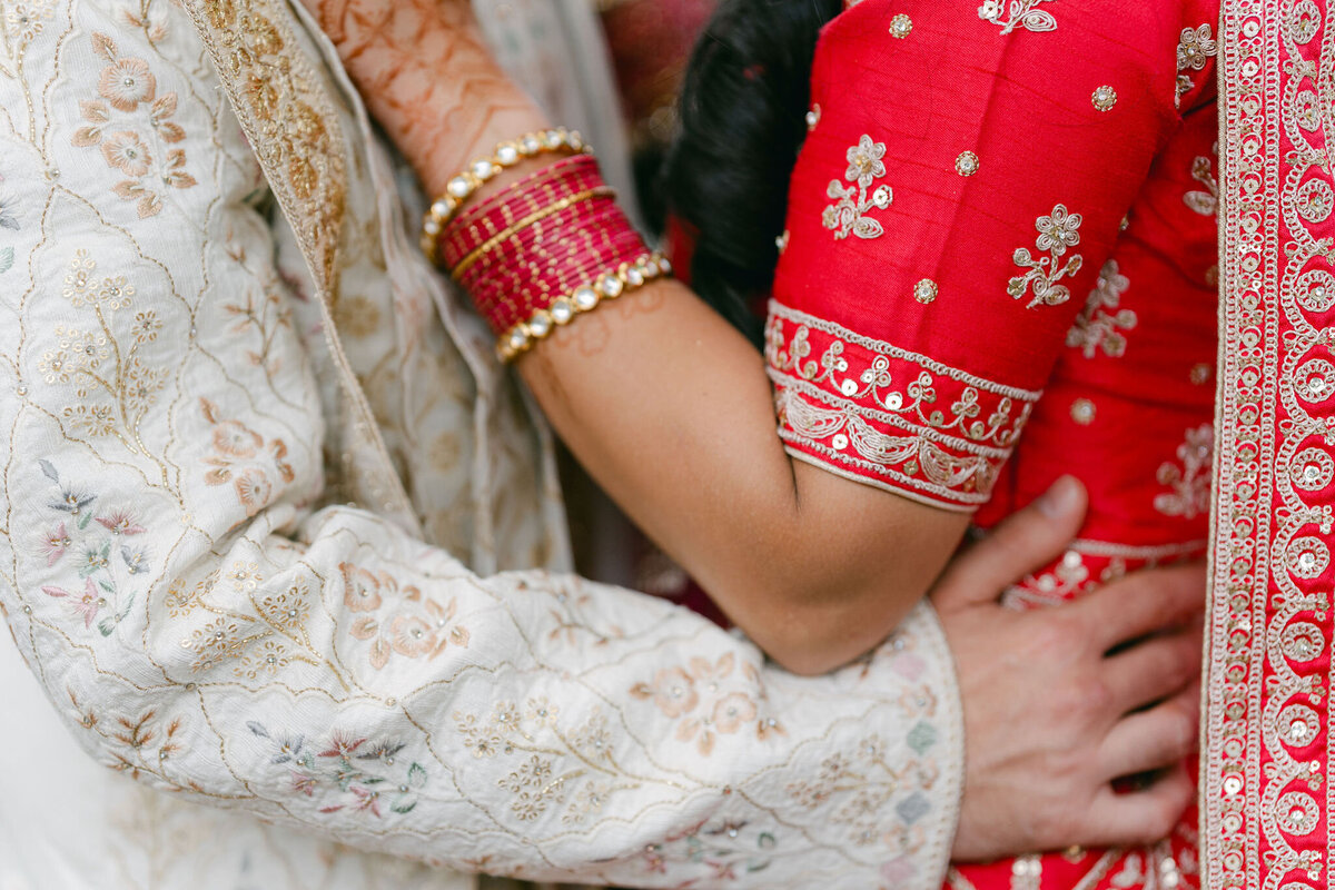 S+L-CouplePortraitsHinduCeremony-30