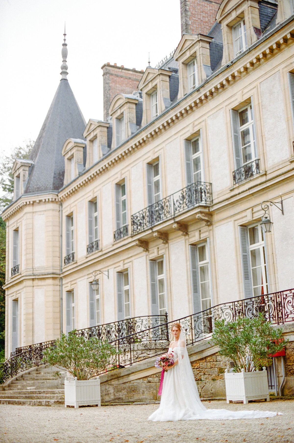 Bridal session at Château Bouffémont photographed by Lake Como Wedding photographer