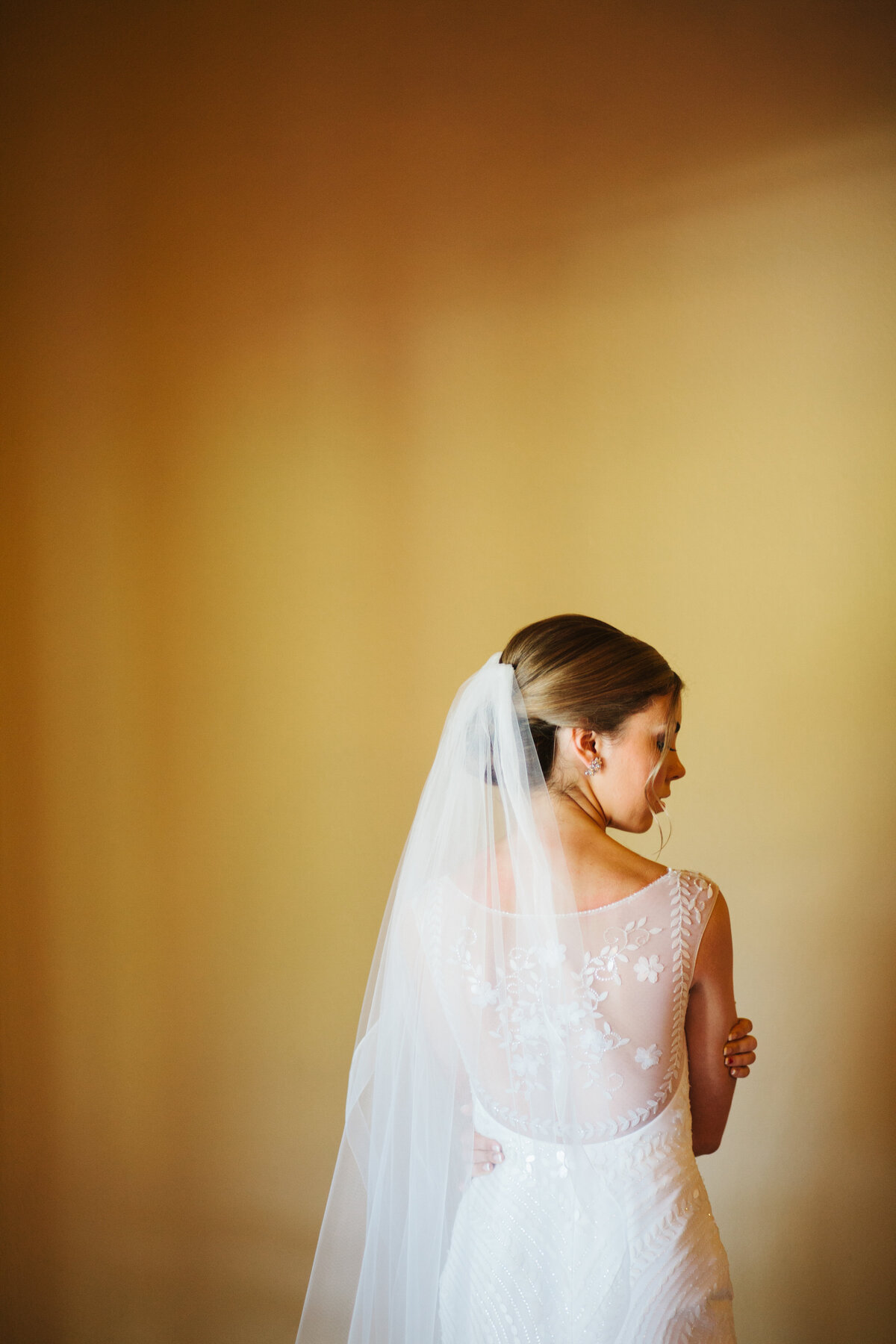bridal-prep-at-zenith-vineyard-5