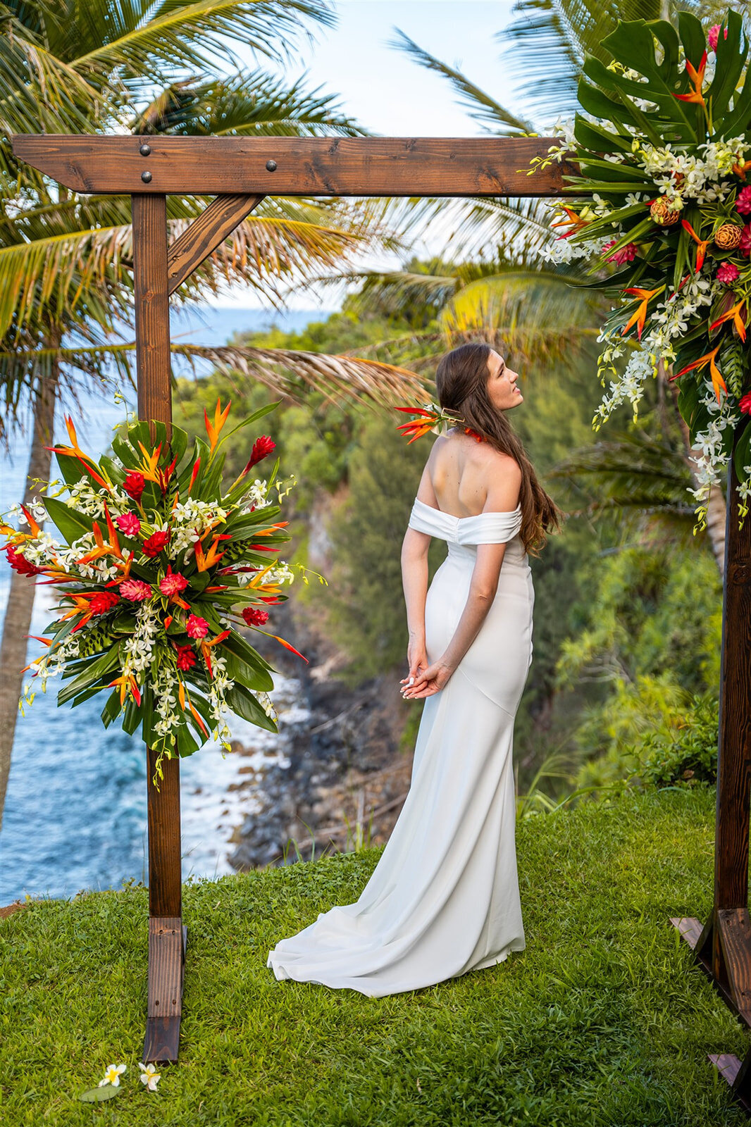wedding photography in kona hawaii with bride smiling and looking away