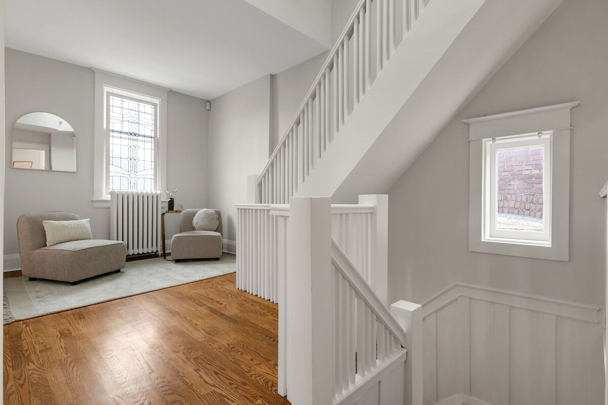 30-web-or-mls-23_001_Upper Hallway
