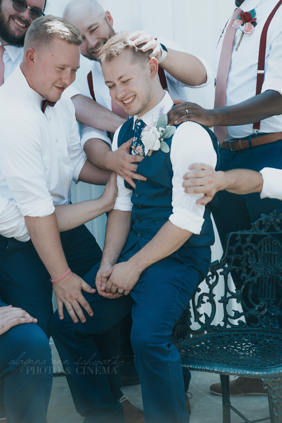 bridal party _ alaynna ann schwartz _ harpors vinyard _ iowa photographer _ playlife photography_0005