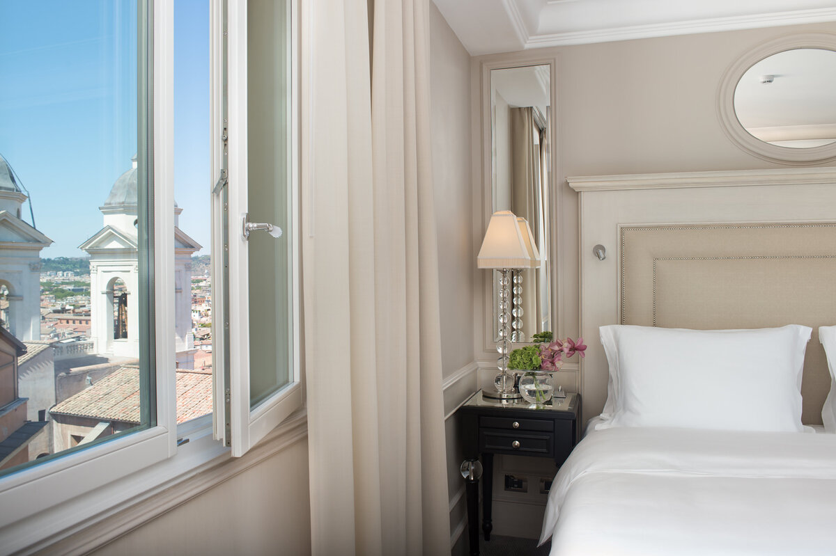 Waterstone - Hassler Collection - Hotel Hassler -Rome - Luxury Boutique Hotel - Deluxe Double Room New ( 4 ) - Hassler Roma - 300 dpi - credit Francesca Pagliai