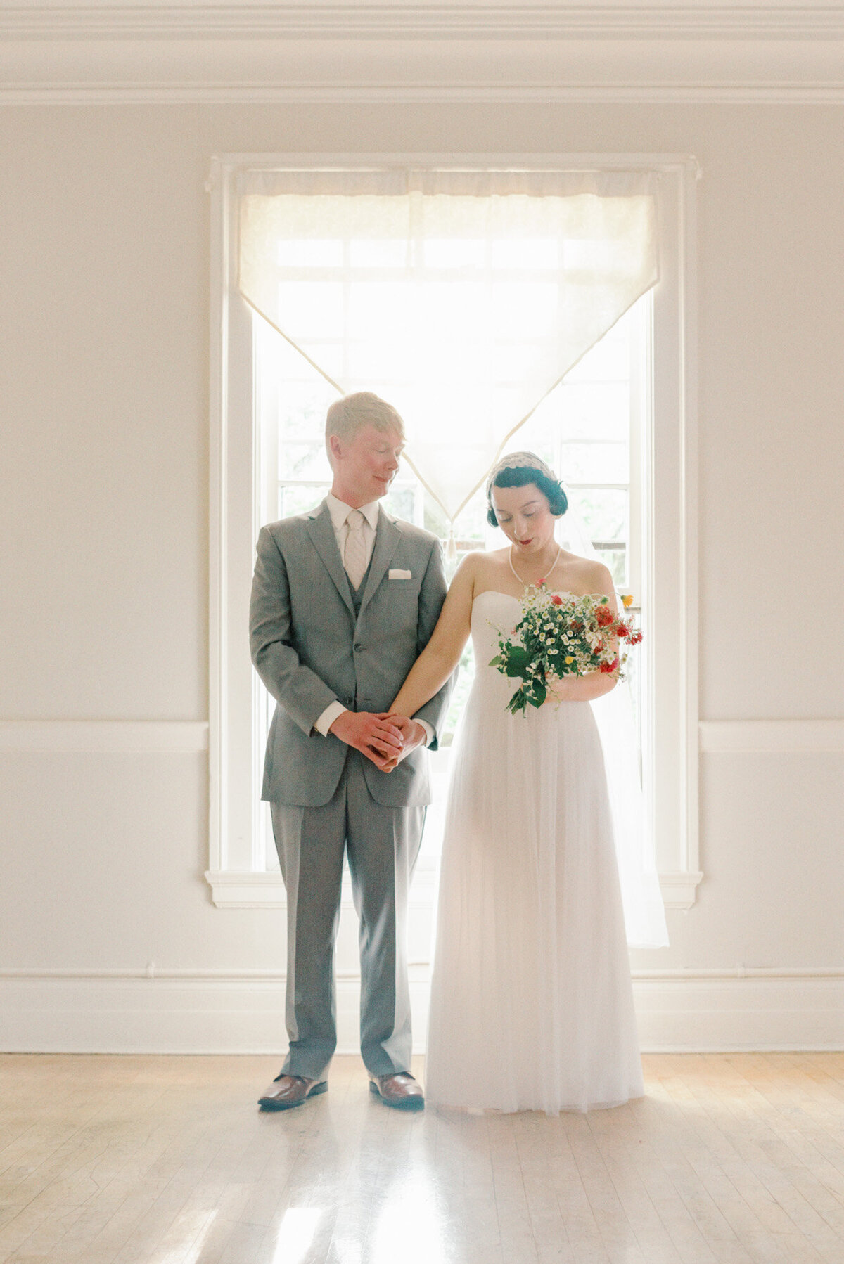 Seattle-wedding-photographer-rainier-chapter-house-54