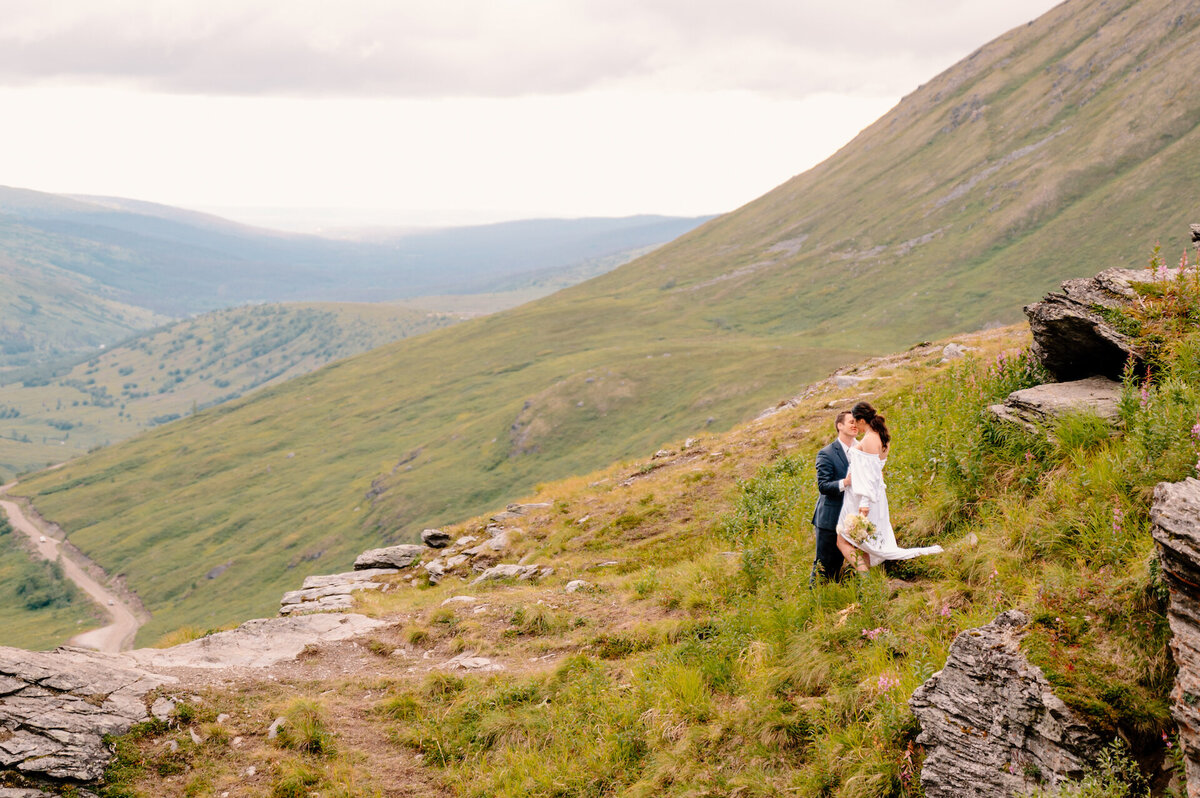 cozy-cabin-and-mountain-elopement-julianna-mb-photography-29