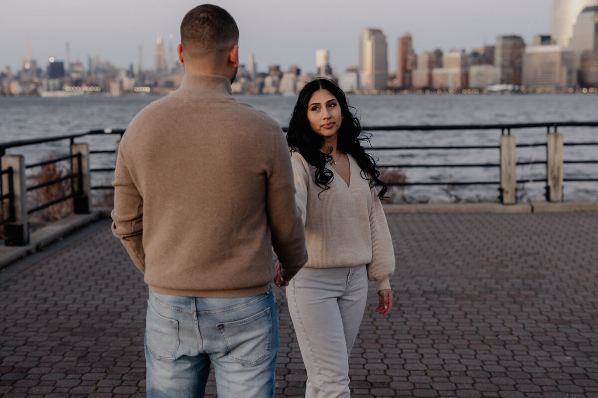 engagement-session-jersey-city-liberty-state-park