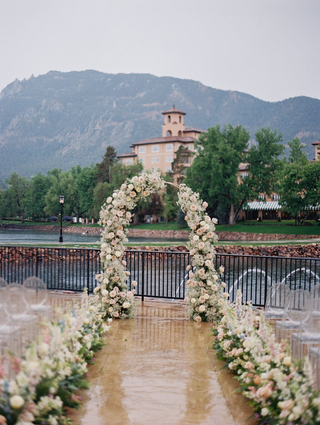 Colorado-mountain-wedding-broadmoor09-R1-E013