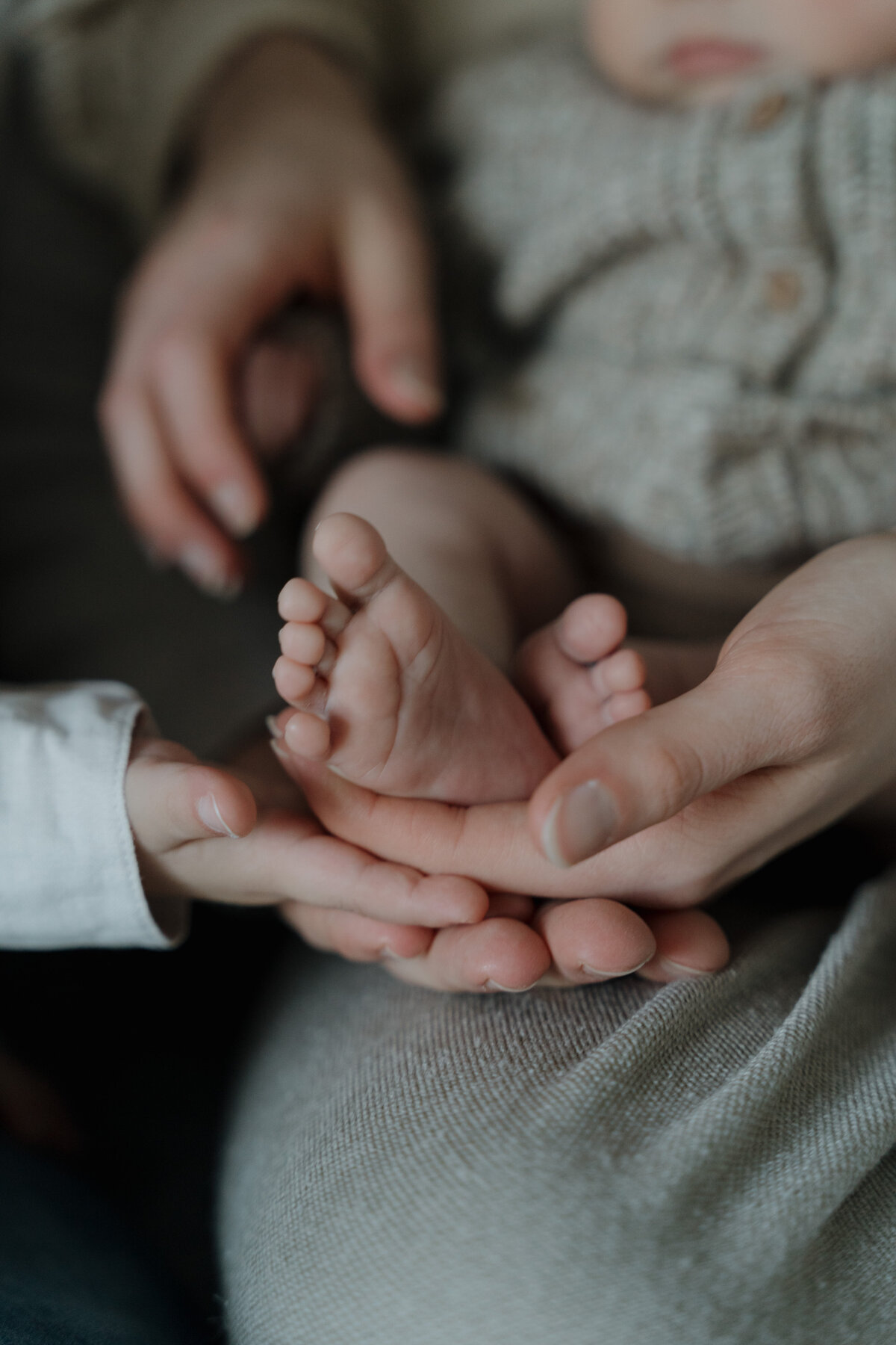 Detailfoto van voetjes van newborn baby.