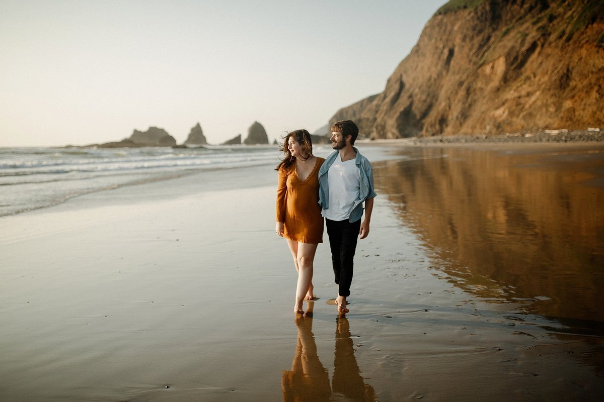 Oceanside-oregon-beach-anniversary-session-haley-joe-4