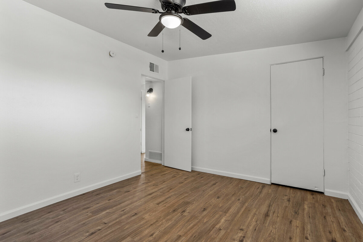 12_1527 e blacklidge dr-10