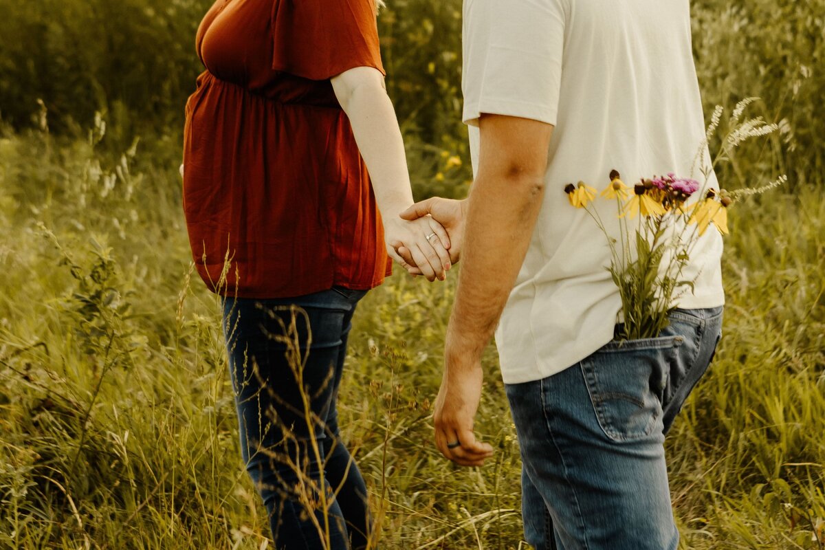 midwest-maternity-wildflower-session-7