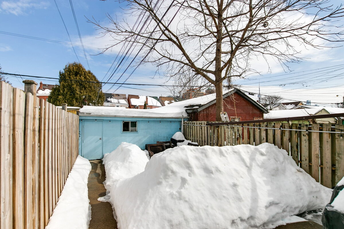 40-web-or-mls-74_001_Backyard