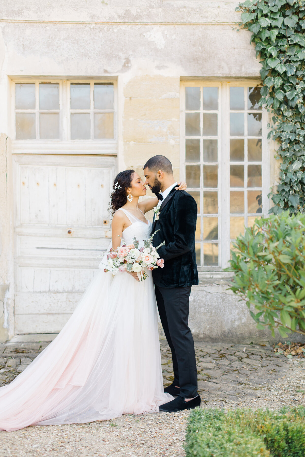 Rachael_Kazmier_Photography_Luxury_Destination_Editorial_Wedding_Photography_Paris_ChateuDeVillette-6