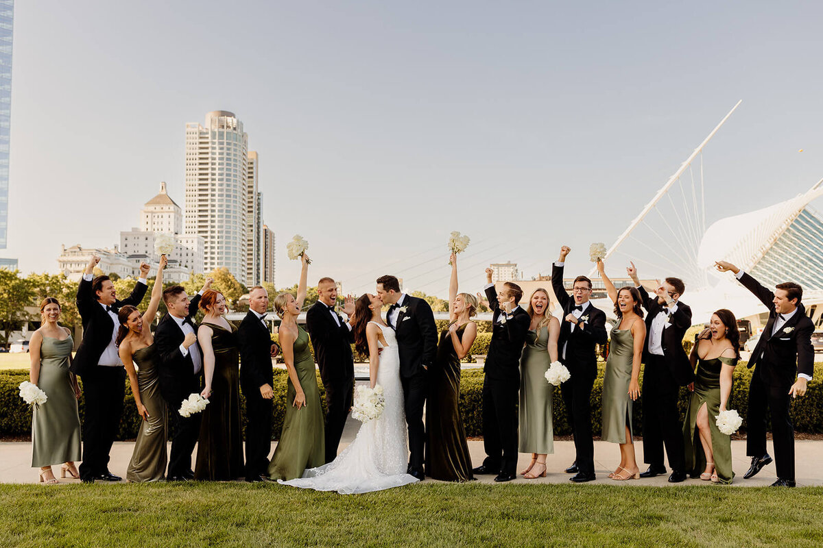 discovery-world-modern-downtown-wedding-milwaukee-071