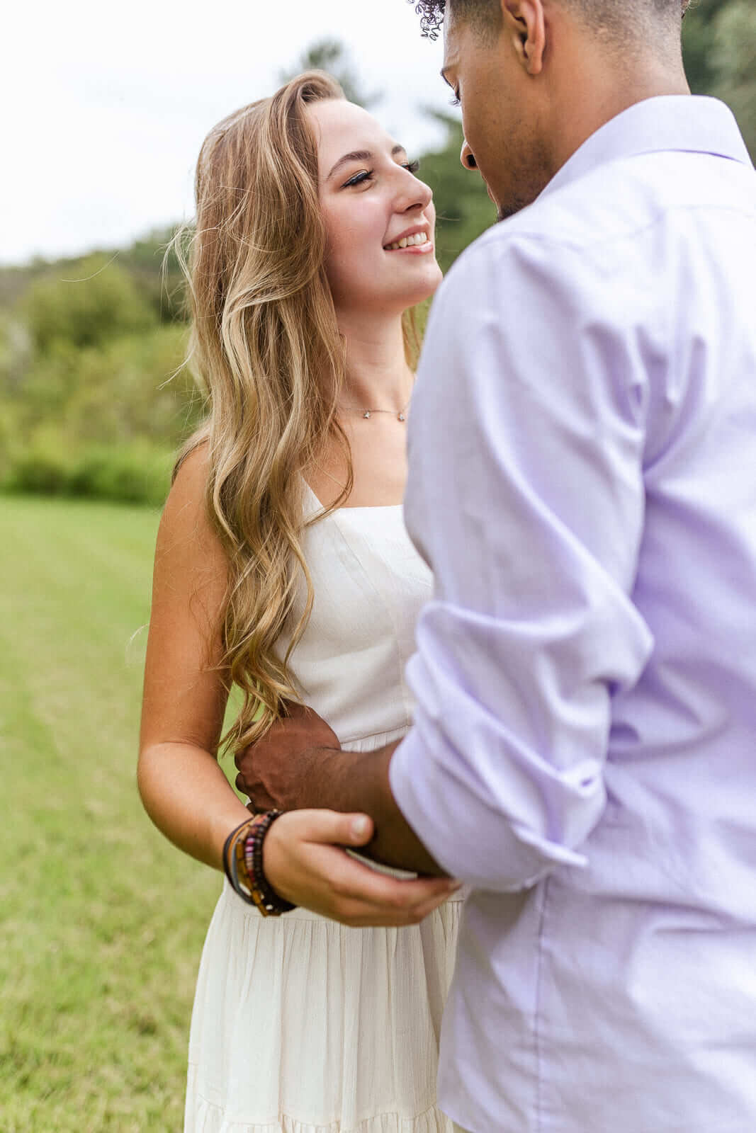 30-kara-loryn-photography-couple-looking-into-each-others-eyes