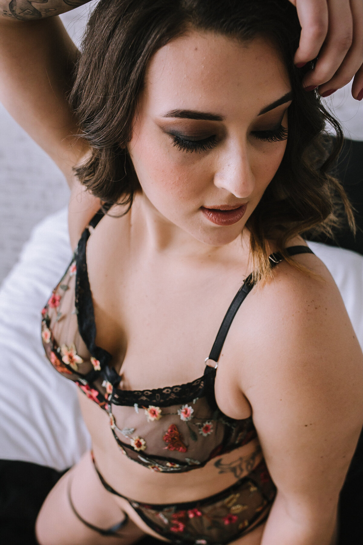 Female figure in boudoir photos in Pittsburgh.