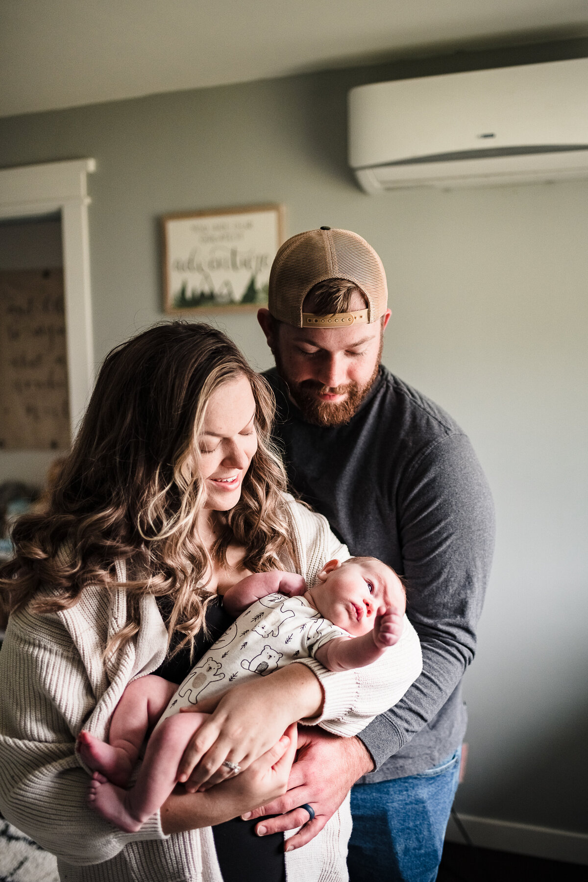 mom dad and infant lifestyle newborn photos