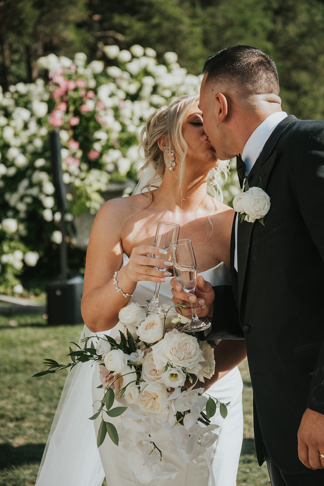 MODERN-GARDEN-MANSION-SUMMER-WEDDING-LINDSAY-BESNIK_PHOTOS_BY_MARIA_B_LUNG_0294