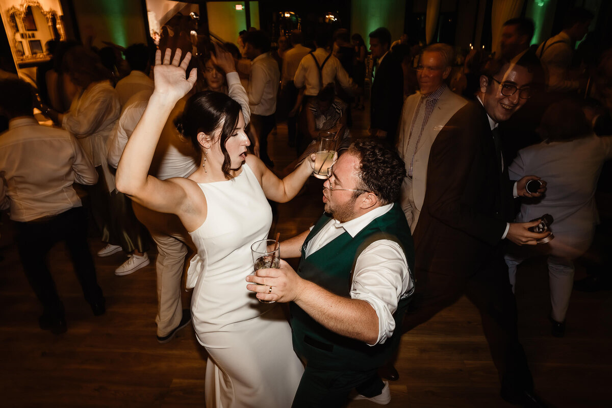 Nicole-Marcelle-Photography_007_summer-five-bridge-inn-wedding-laurel-ethan