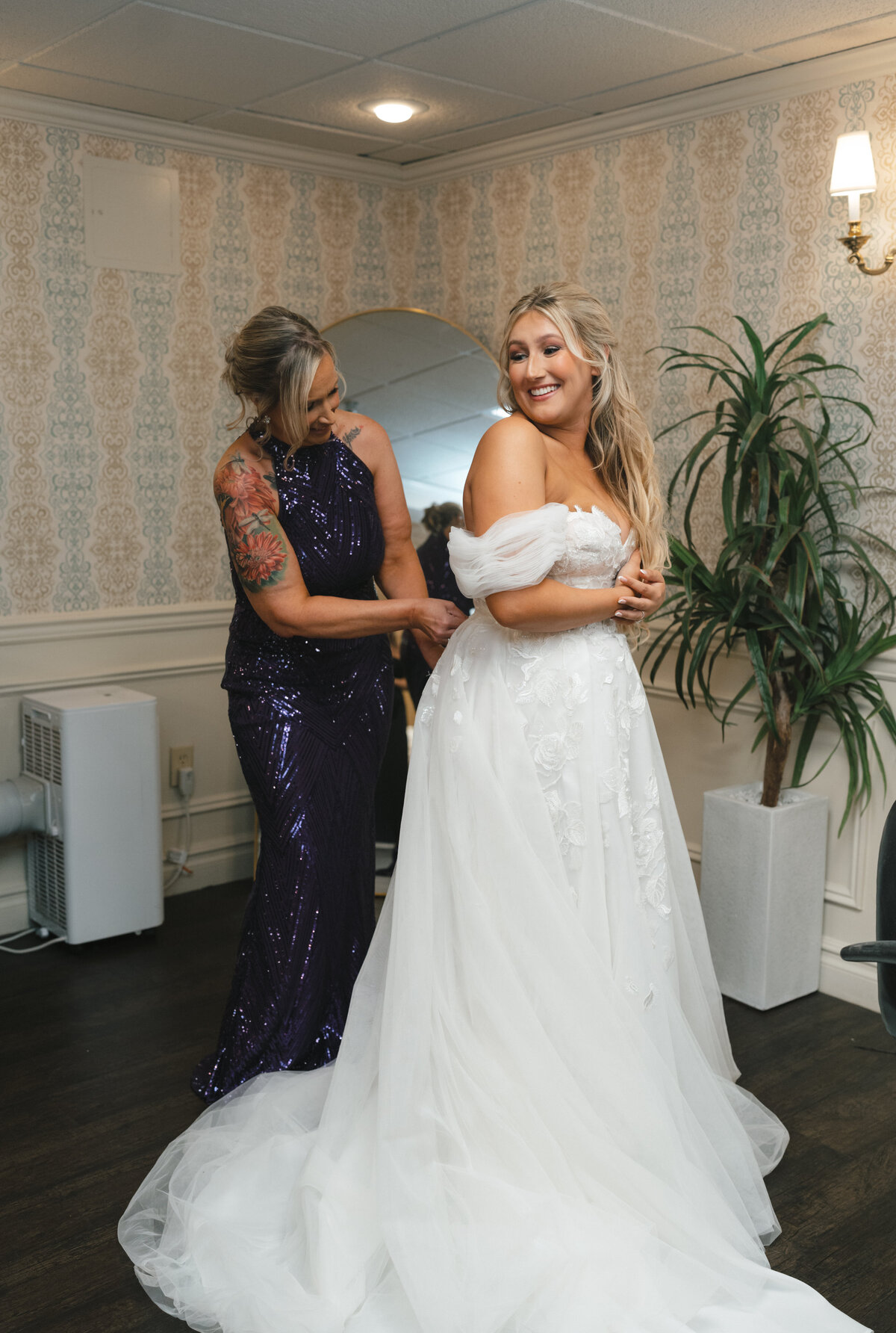 Kylie+TommyOldeMillInnWedding-27