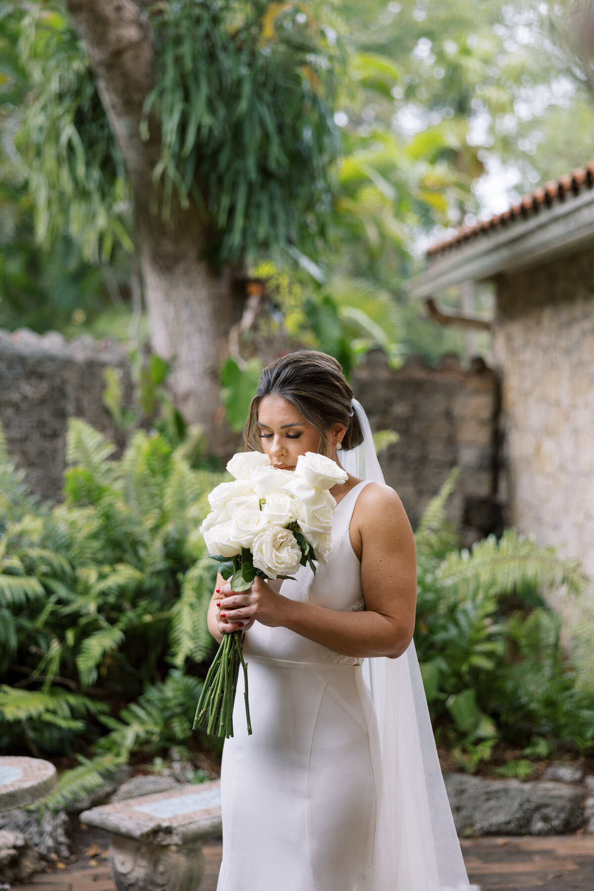 miami-bride-smelling-bouquet-6GJ-W