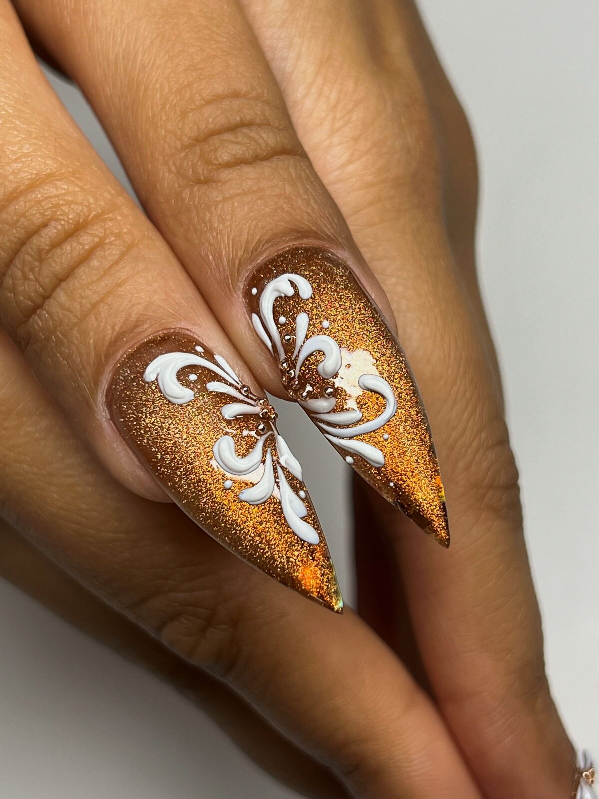 gold nails bianca