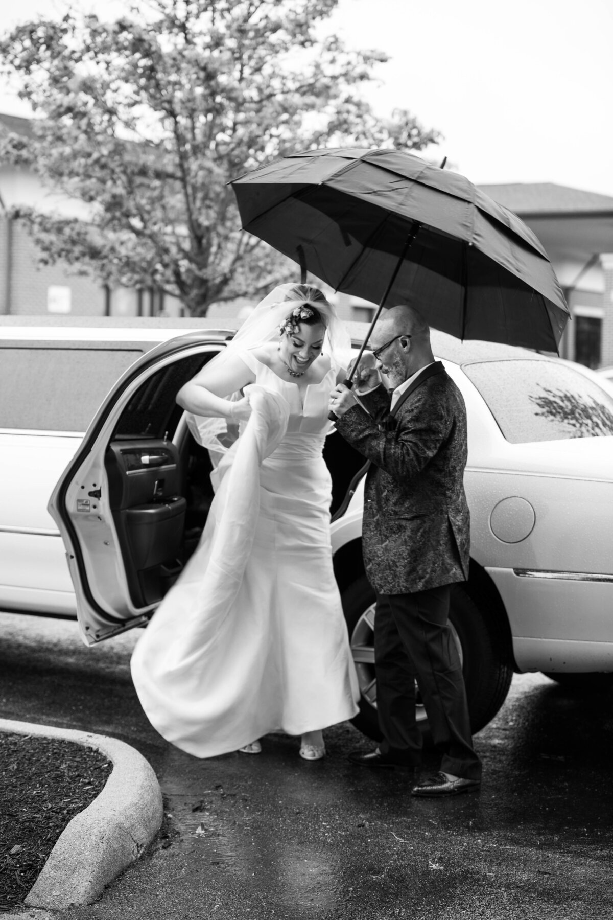 Bride_Groom_In_Rain