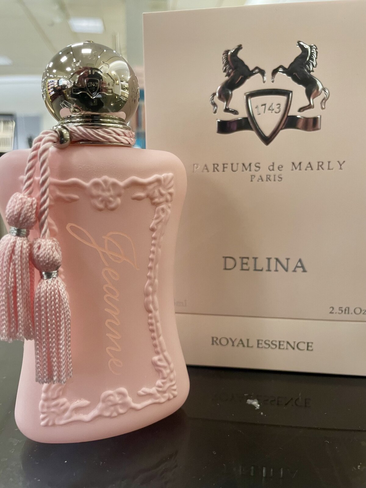 Calligraphy Engraved on Site for Fragrance Bottle