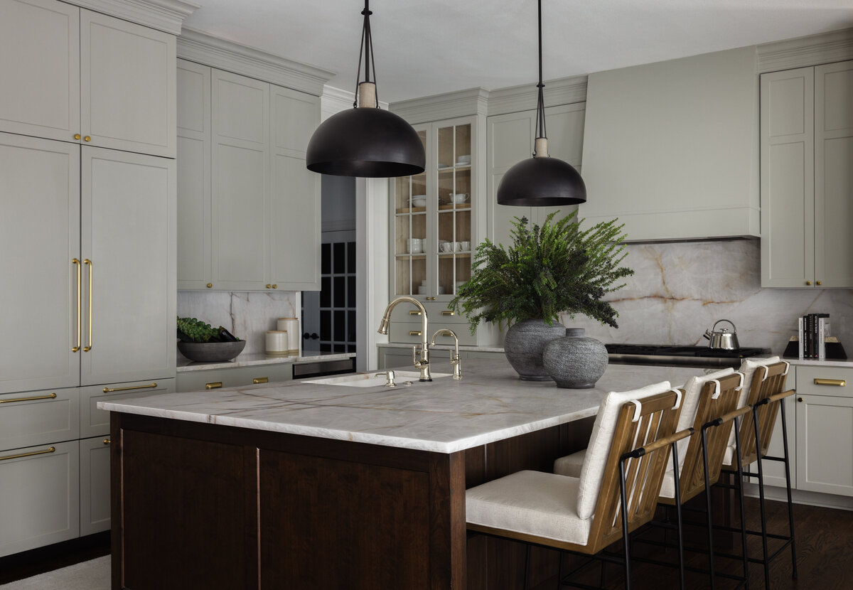 Modern light kitchen with dark features