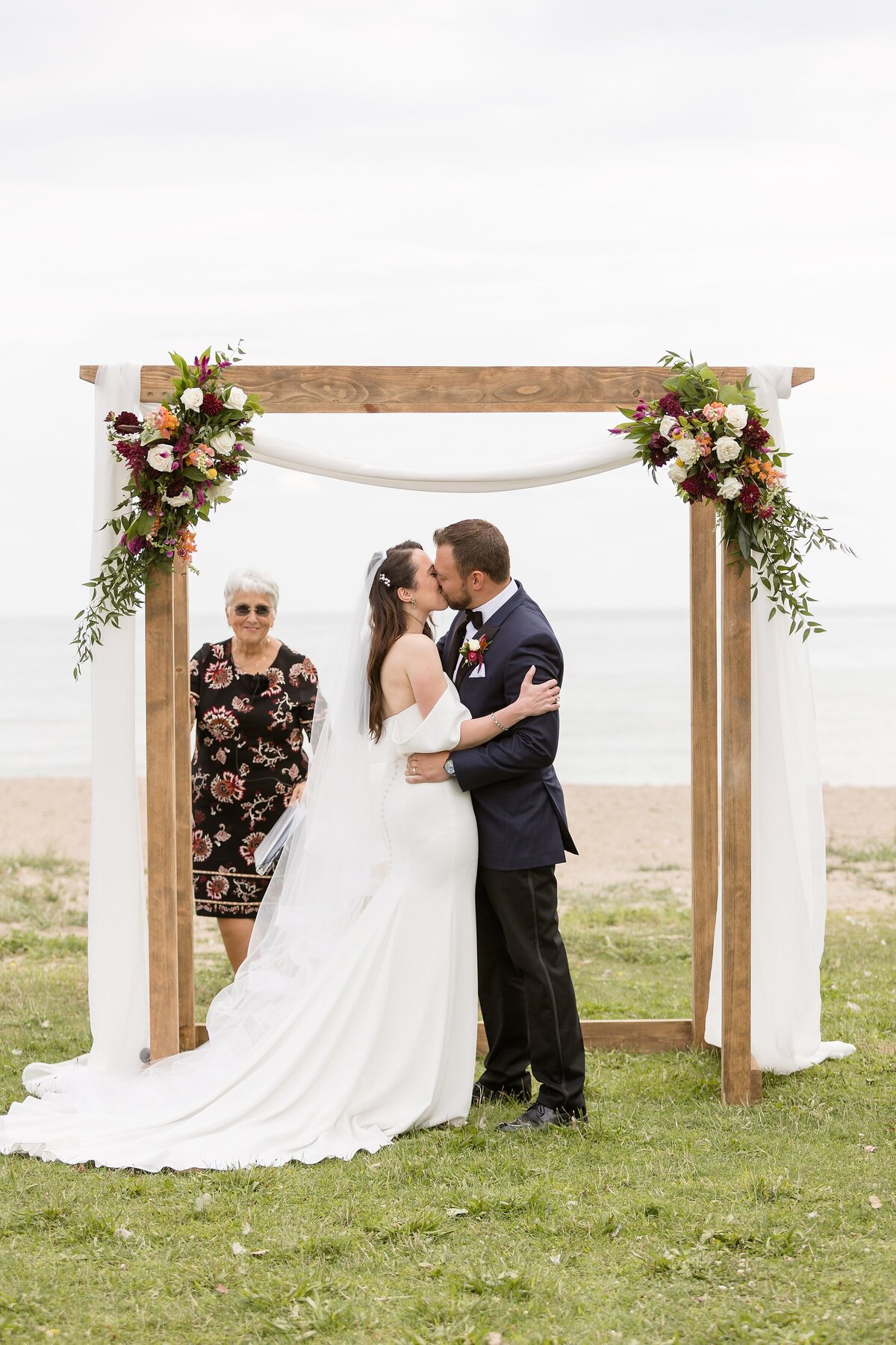 Aviva and Tyler Wedding Sneak Peeks - Dylan and Sandra Photography -45