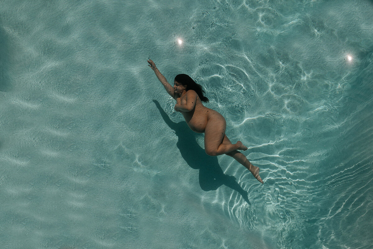Underwater Maternity Photographer