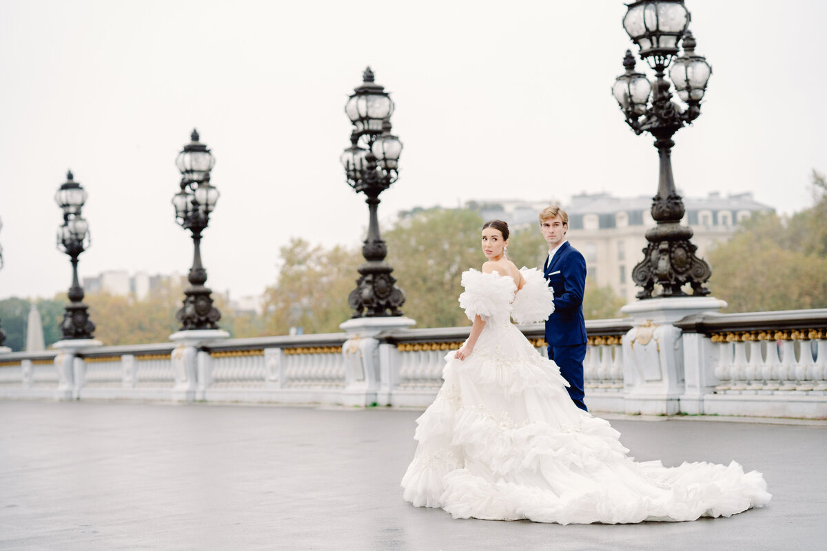 Bridal session in Paris photographed by Paris wedding photographer