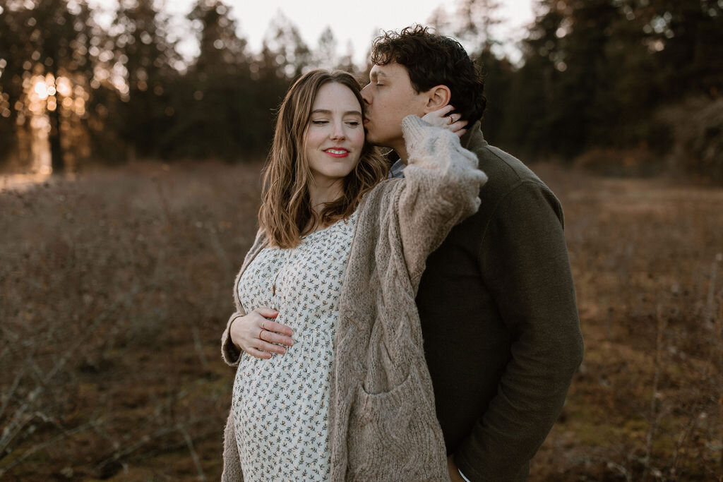 TayMariePhotoKatie+SteveMaternity-RathtrevorBeachParksville-12