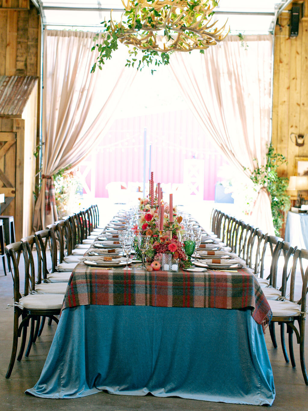 max-owens-fall-wedding-texas-ranch-table-2