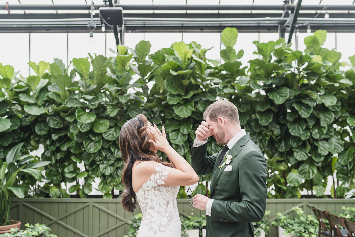 A MAGICAL WINTER PLANTERRA GARDEN WEDDING WITH A GREEN COLOR PALETTE IN WEST BLOOMFIELD, MICHIGAN PROVIDED BY KARI DAWSON PHOTOGRAPHY21