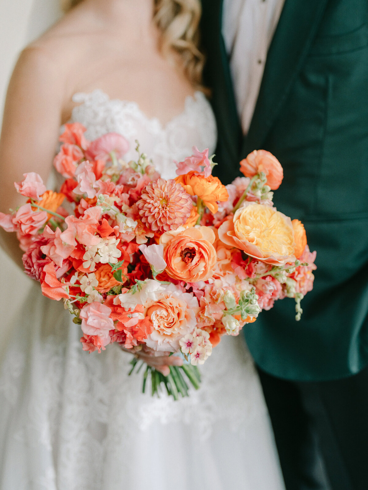 commodore-perry-estate-wedding-spring-yellow-peach-pink-bouquet