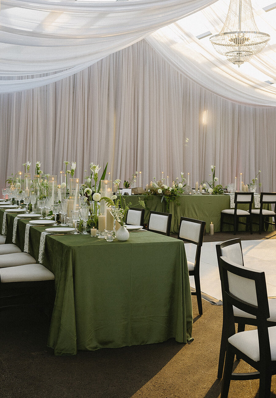 White-green-flowers-tented-wedding-montreal