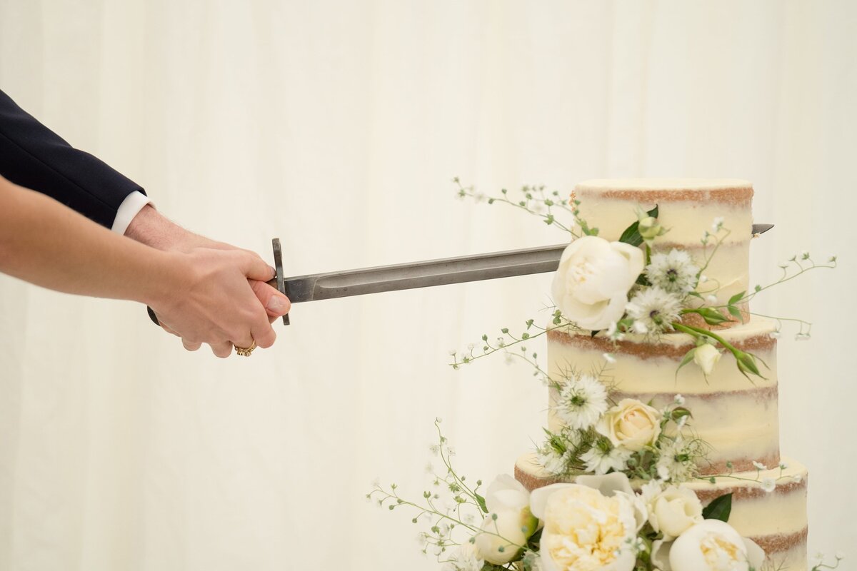 Two-wedding-photographer-team-1055
