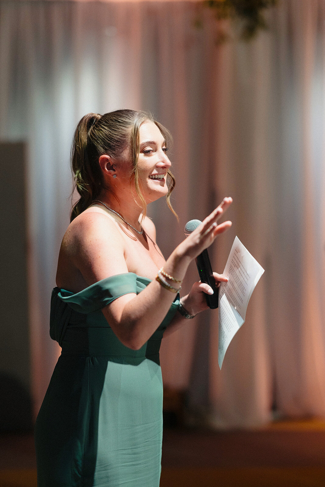 sister-giving-toast--aspen-HBICWeddings