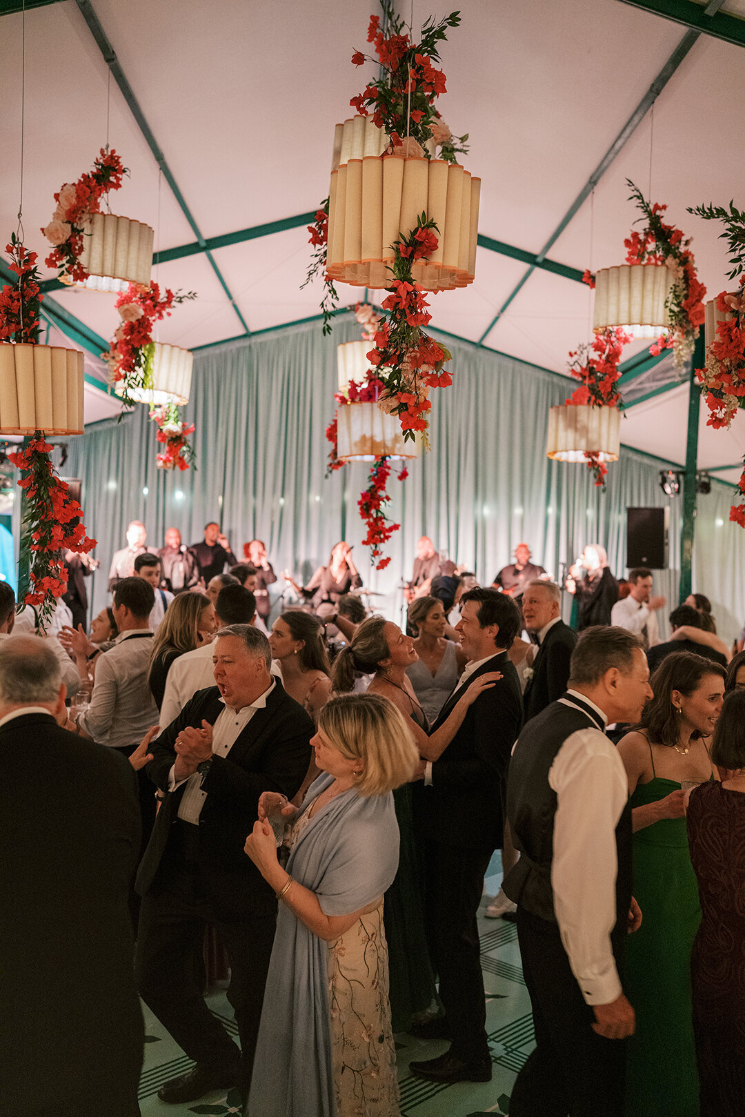 KathleenRob5-3-25GlenstoneGardenVA-VickiGraftonPhotography-1374