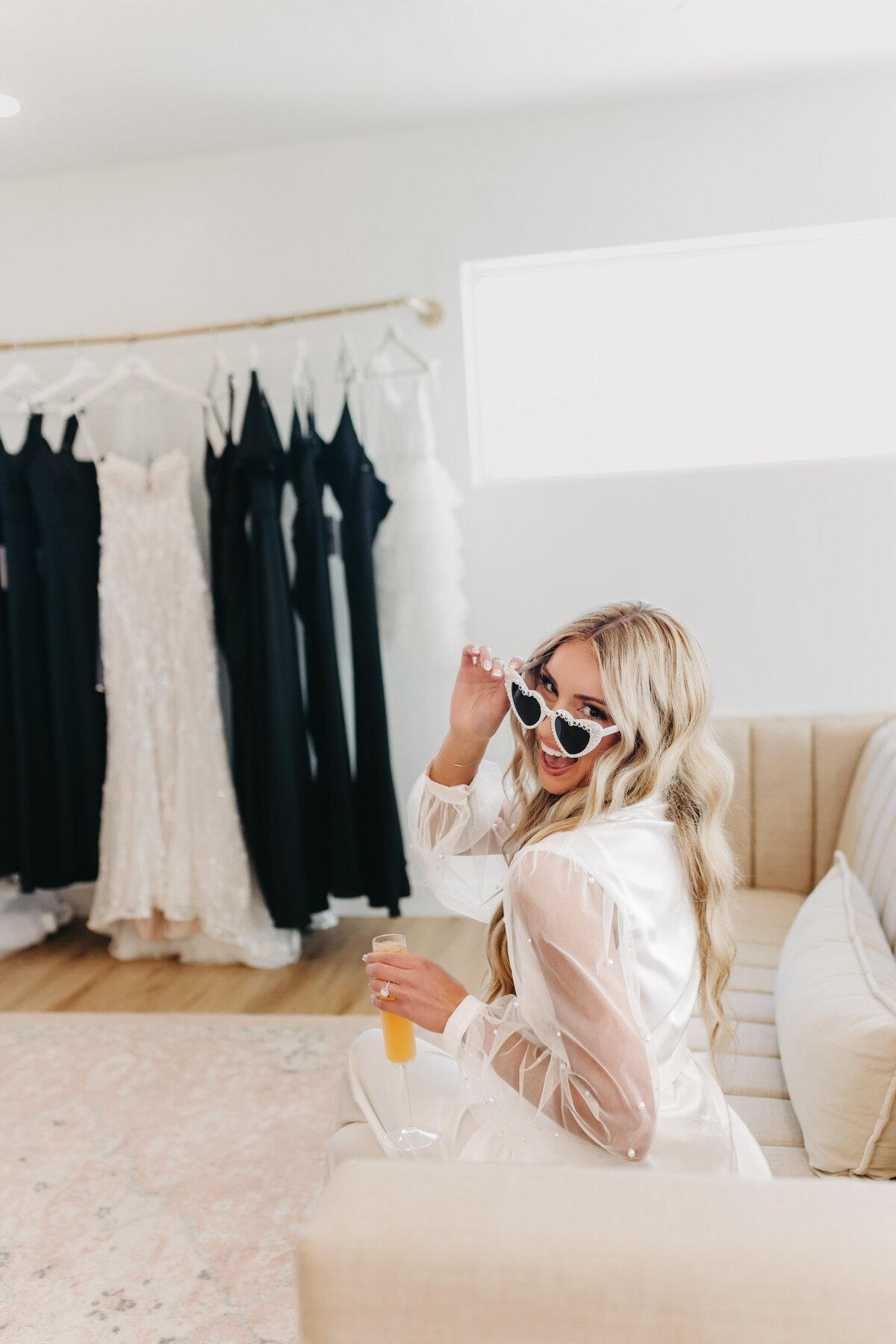 3. WomenGettingReady-17
