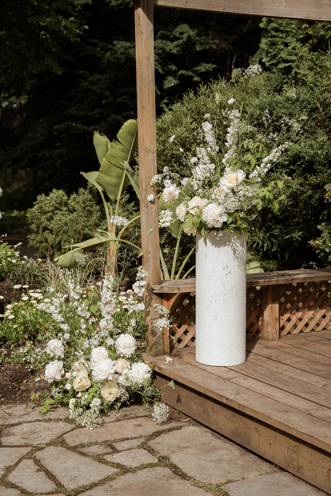 Lush arrangements of white flowers for a wedding ceremony in the garden of La Toundra.