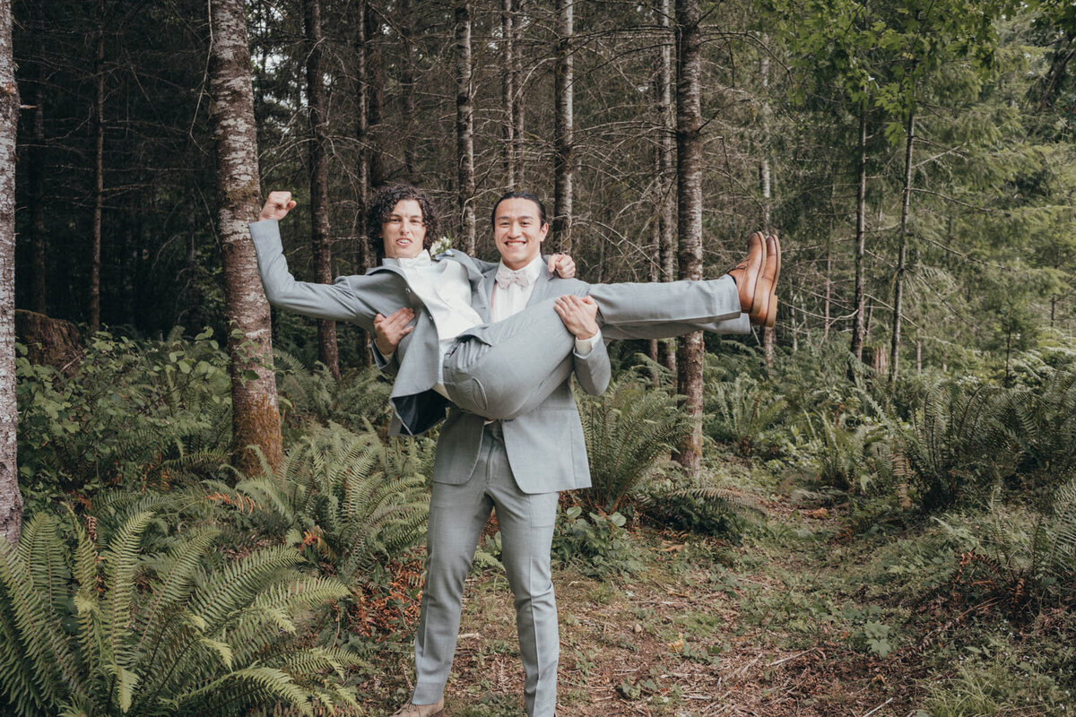 moments-and-mountains-photo-and-film-olympia-lacey-tacoma-wedding-tumwater-JI (489 of 142)