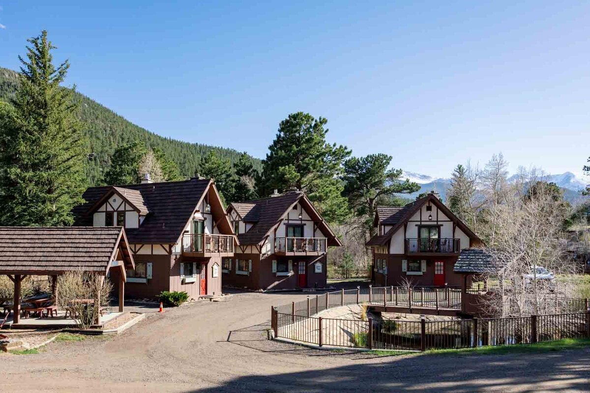 The-Landing-At-Estes-Park-Welcome-Party-1