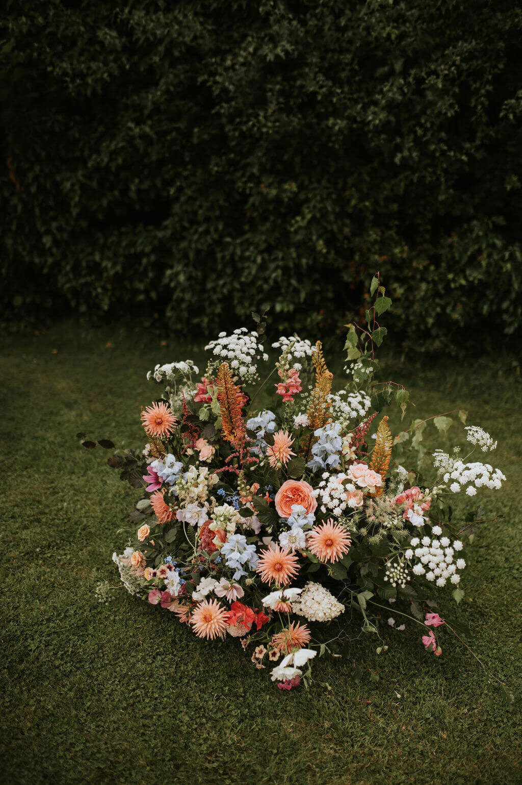Issy-and-Bella-Floral-Design-Wedding-Florist-Herefordshire-Broadfield-Court-j&N11