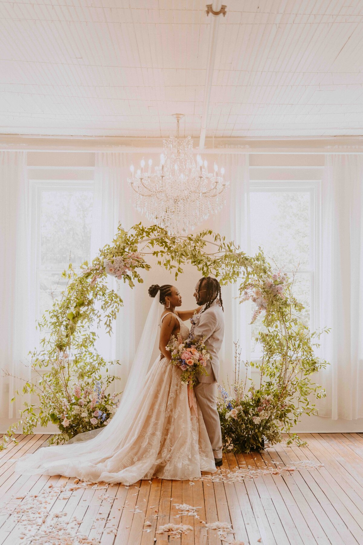WHIMSICAL-GARDEN-WEDDING-SAVANNAH-BOTTLE-WORKS-BAREFOOT-ROYALTY-PHOTOGRAPHY20