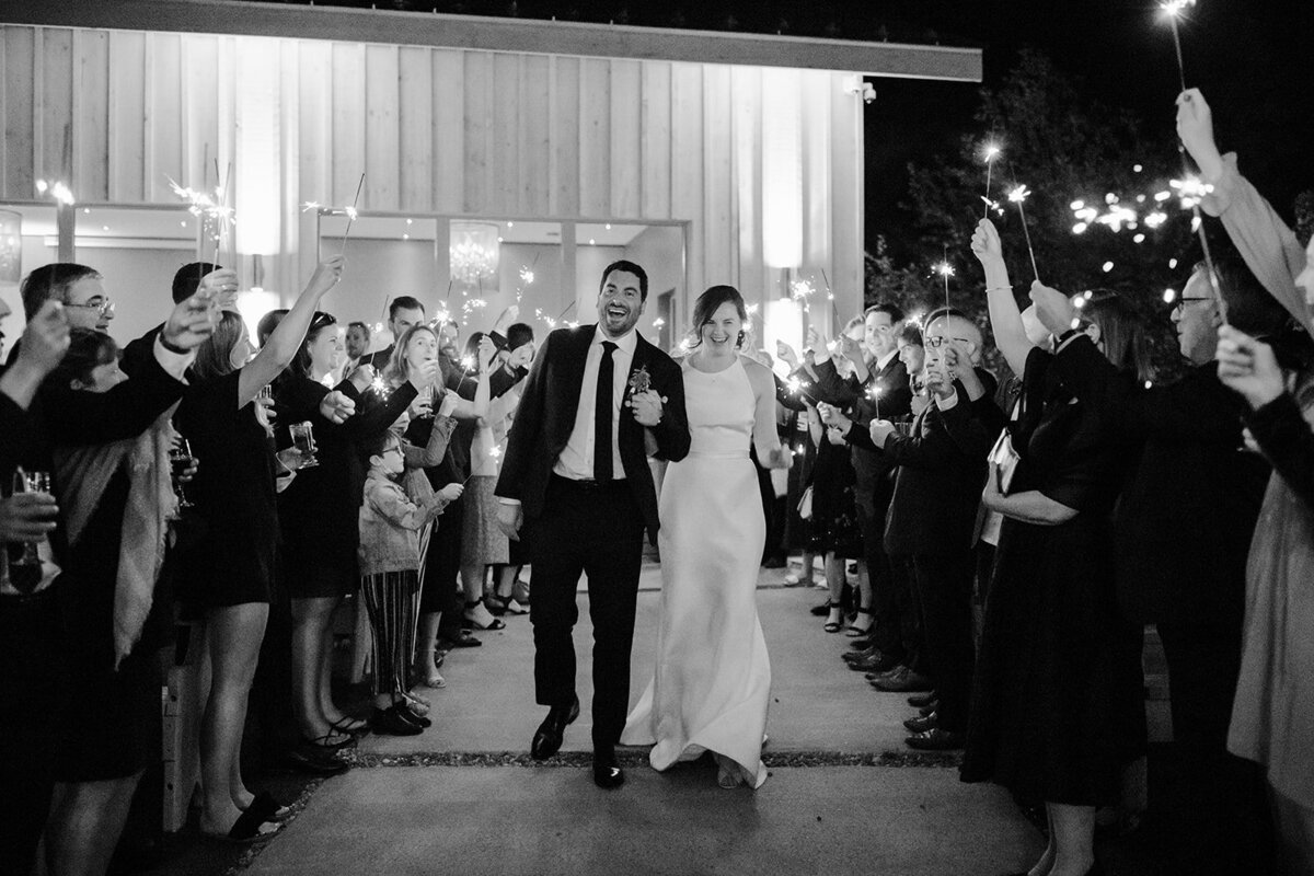 sparkler-exit-at-le-belvedere-quebec-wedding-photographer